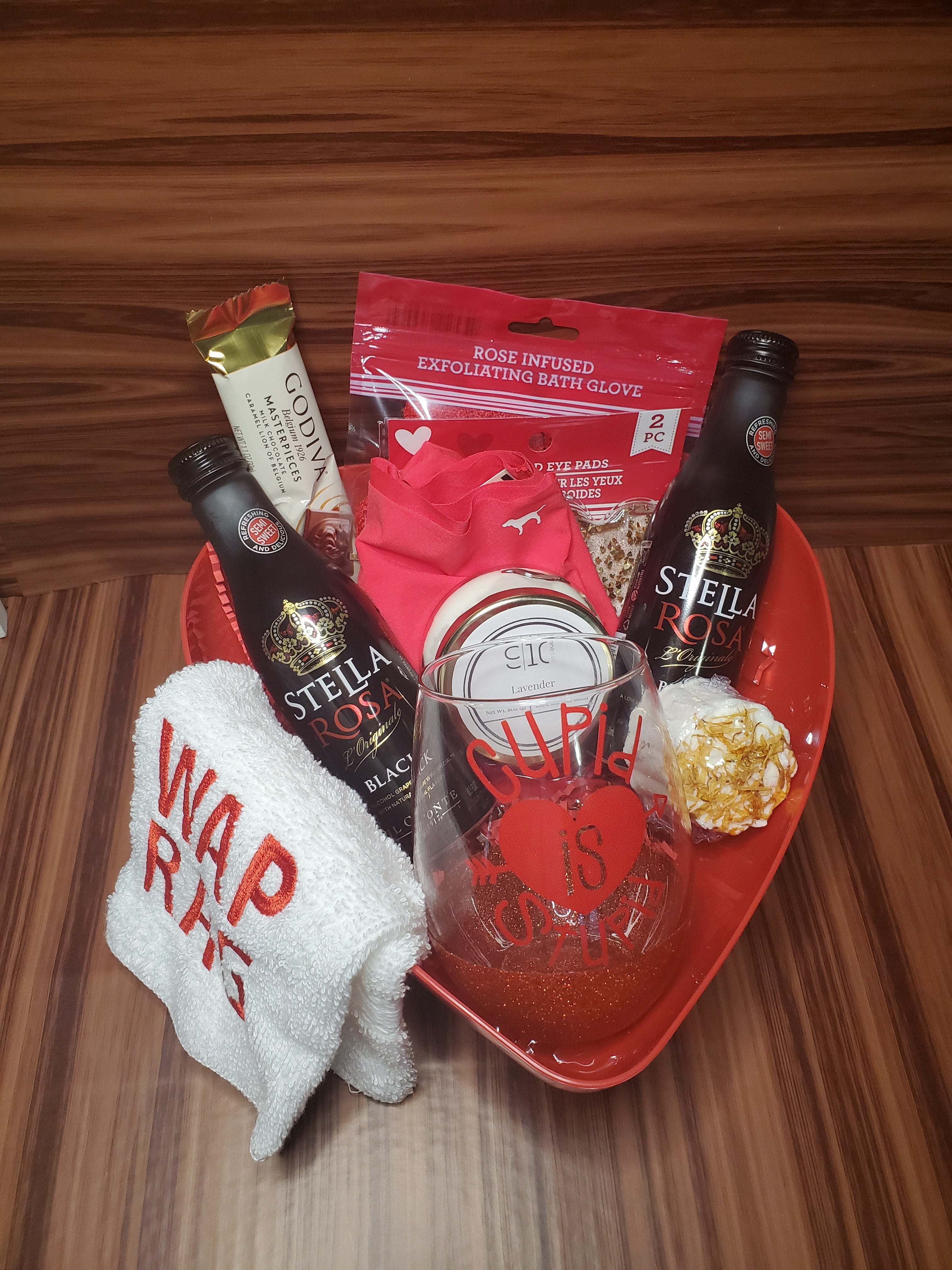 Women's Valentines Day Basket